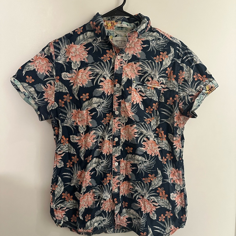 Medium slim fit flower patterned button down by paper denim & cloth.